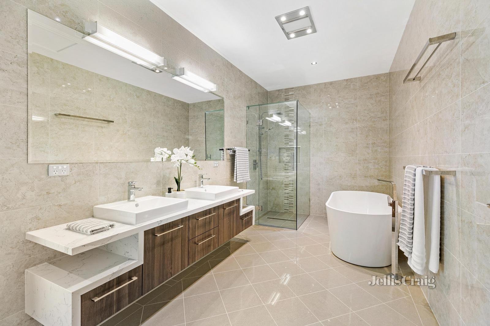 11 Fernhurst Drive, Glen Waverley image 15