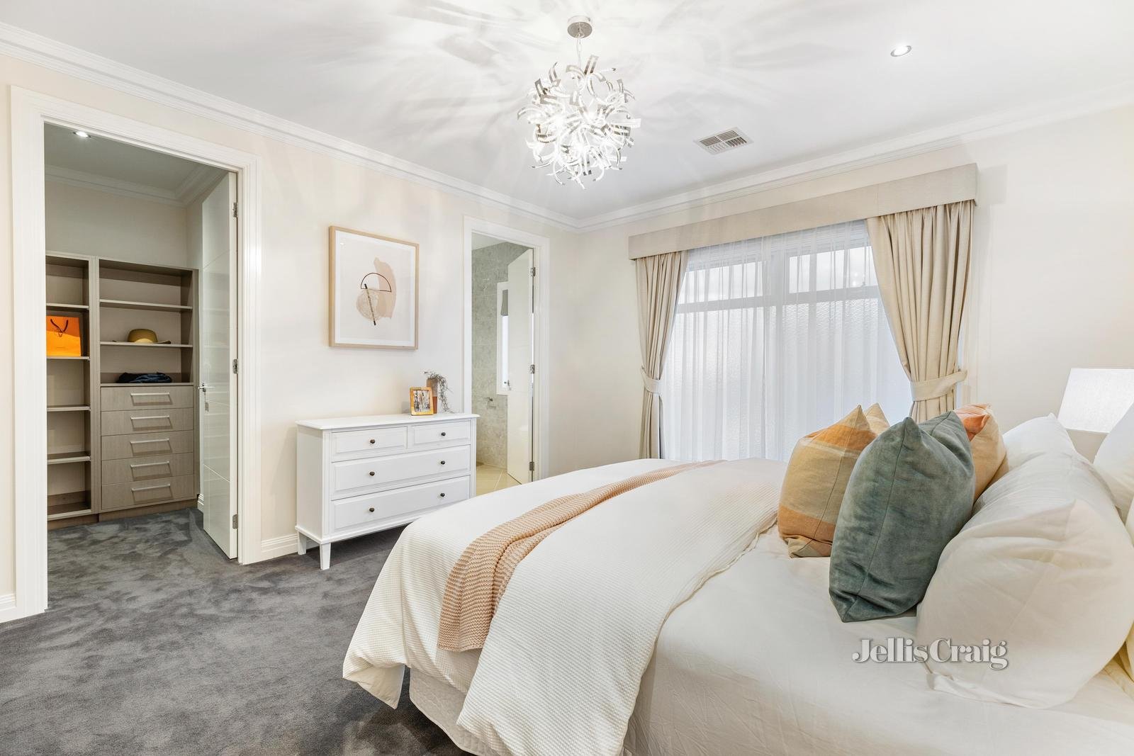 11 Fernhurst Drive, Glen Waverley image 16