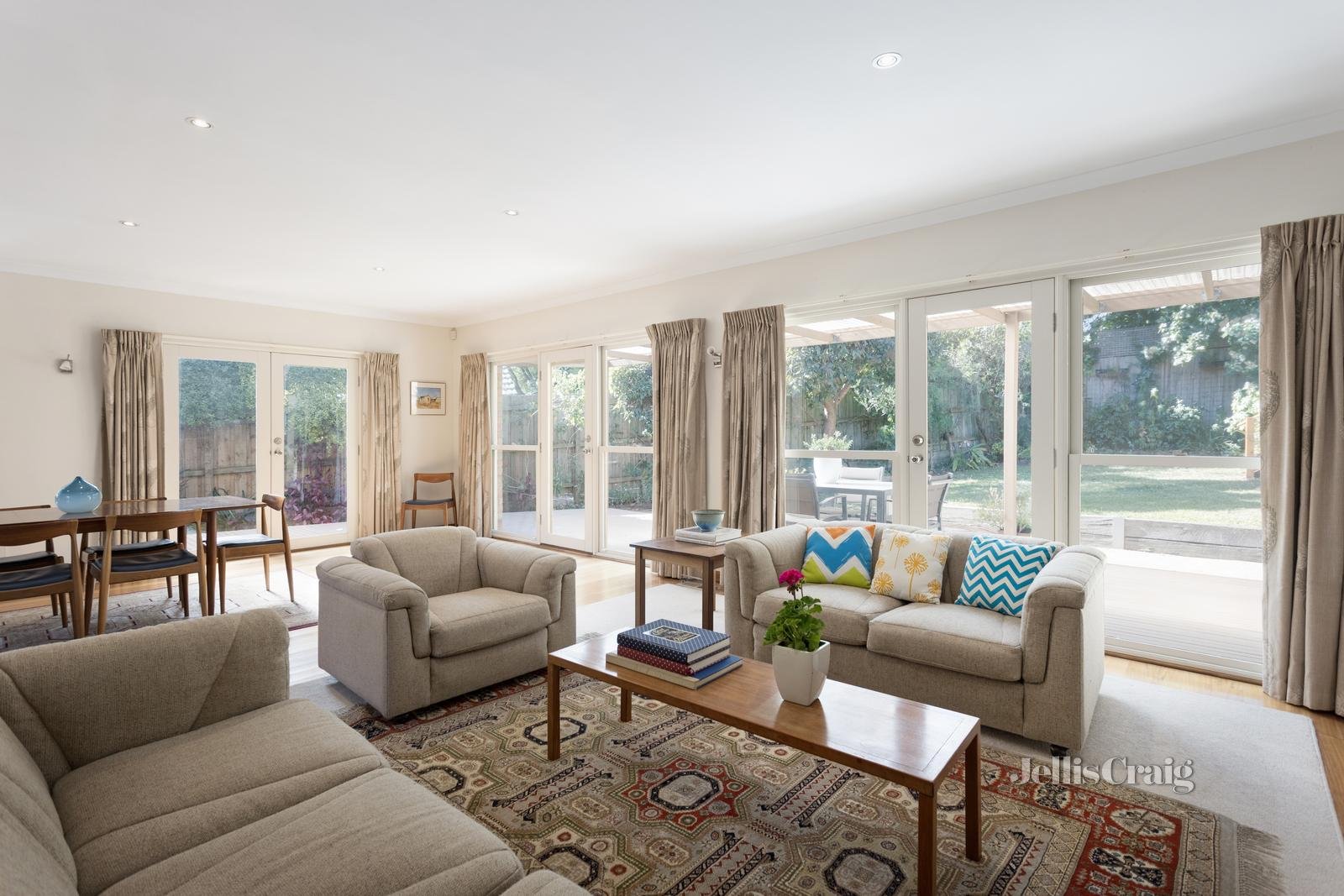 11 Gilbert Parade, Camberwell image 2