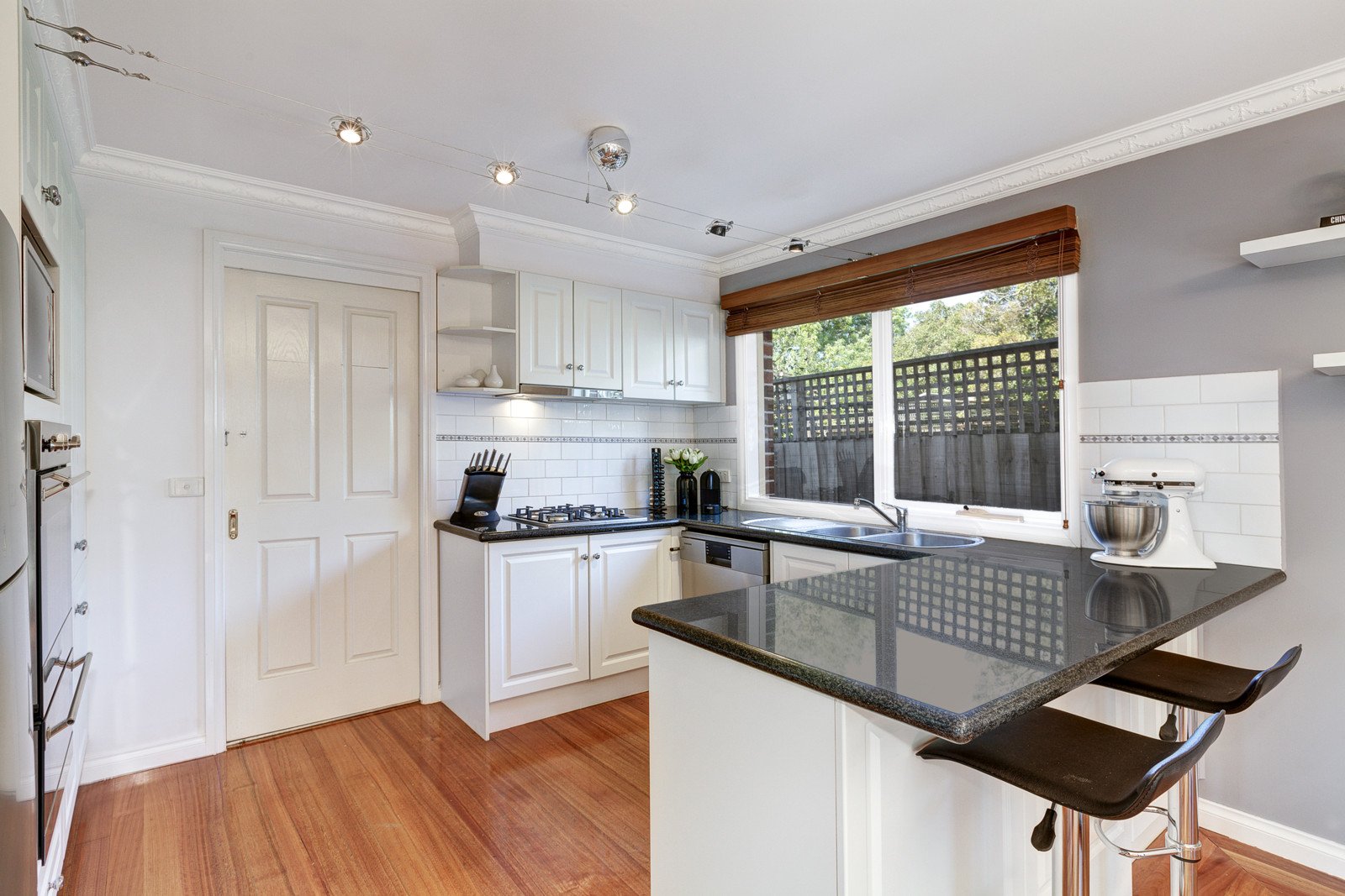 11 Gladstone Street, Surrey Hills image 3