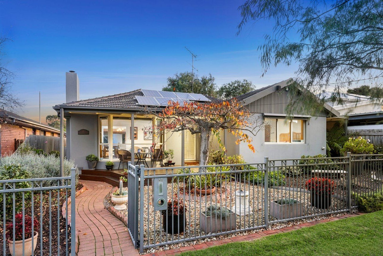 11 Glen Avenue, East Geelong image 1