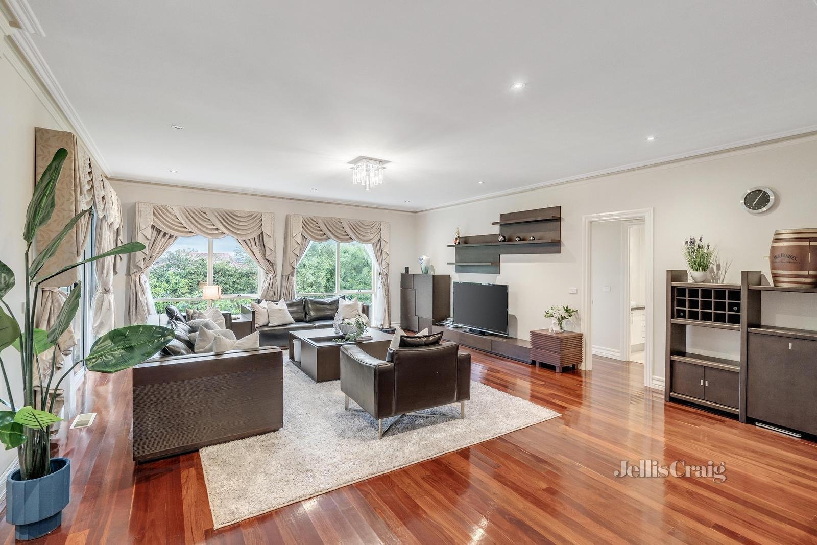 11 Glen Court, Glen Waverley image 3