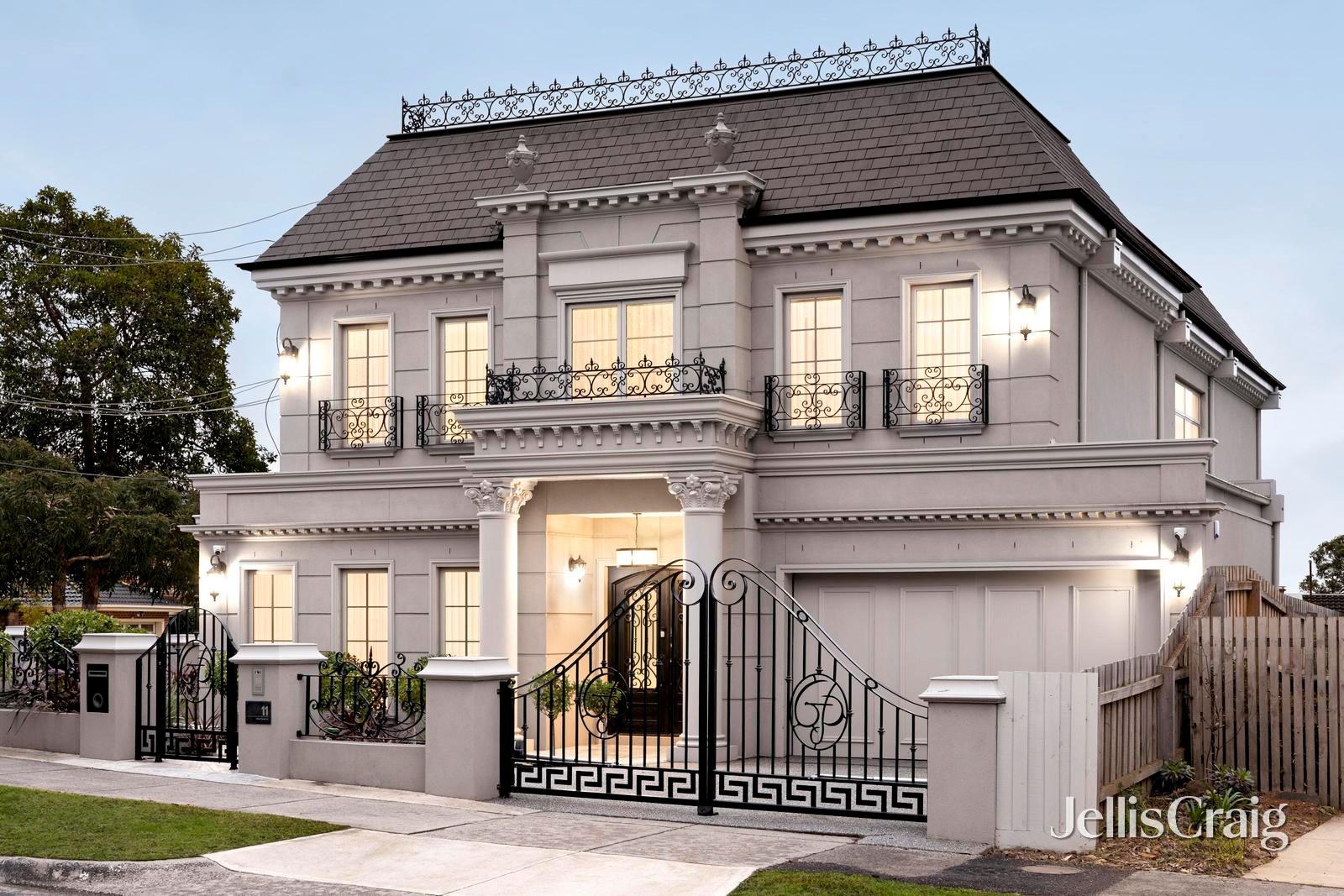 11 Glen Tower Drive, Glen&nbsp;Waverley image 2