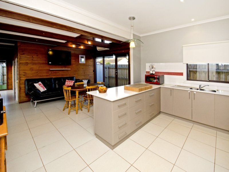 1/1 Godfrey Street, East Geelong image 2