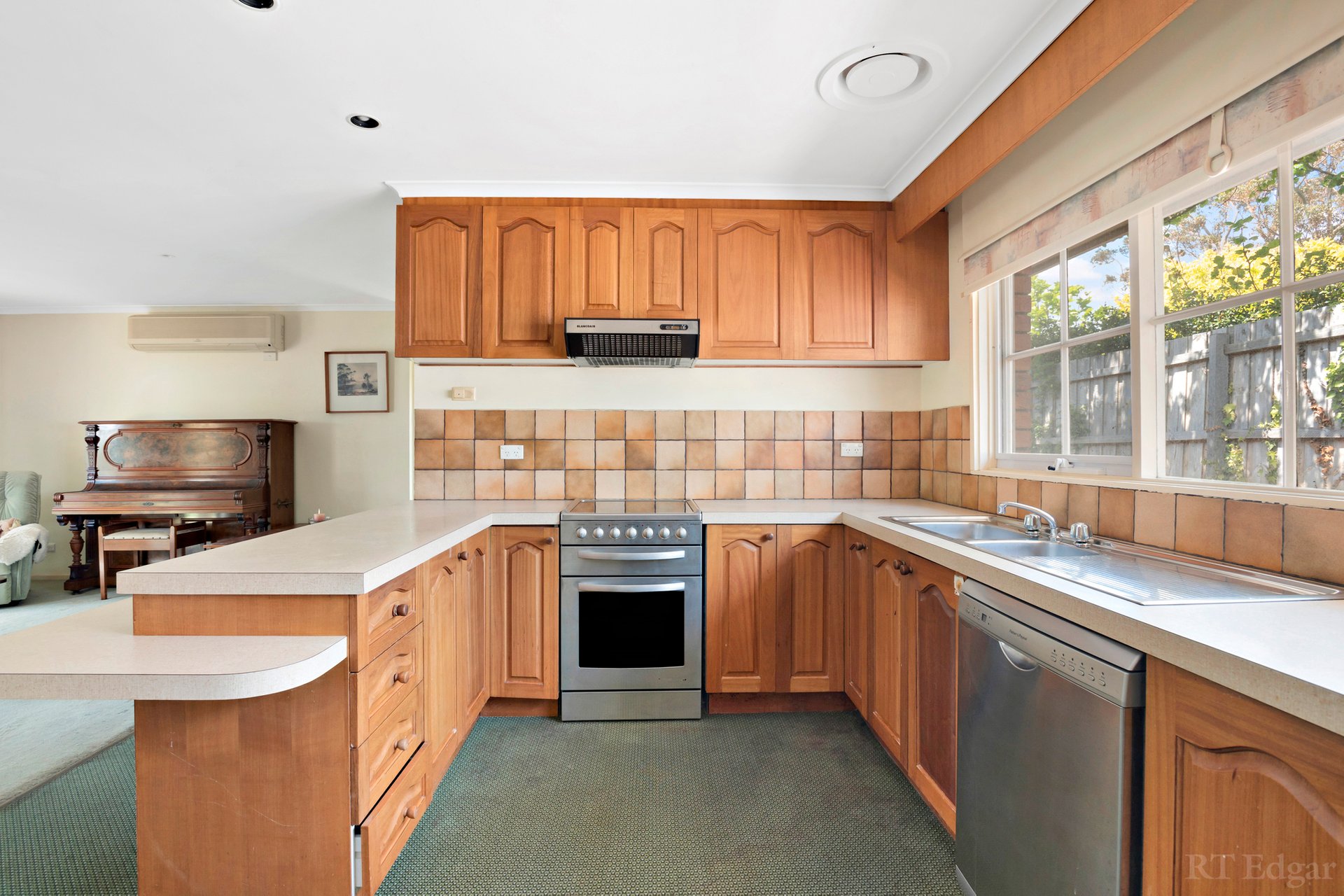 Property Gallery Thumbnail 3