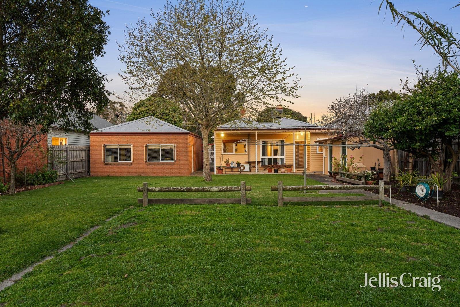 11 Green Street, Northcote image 1