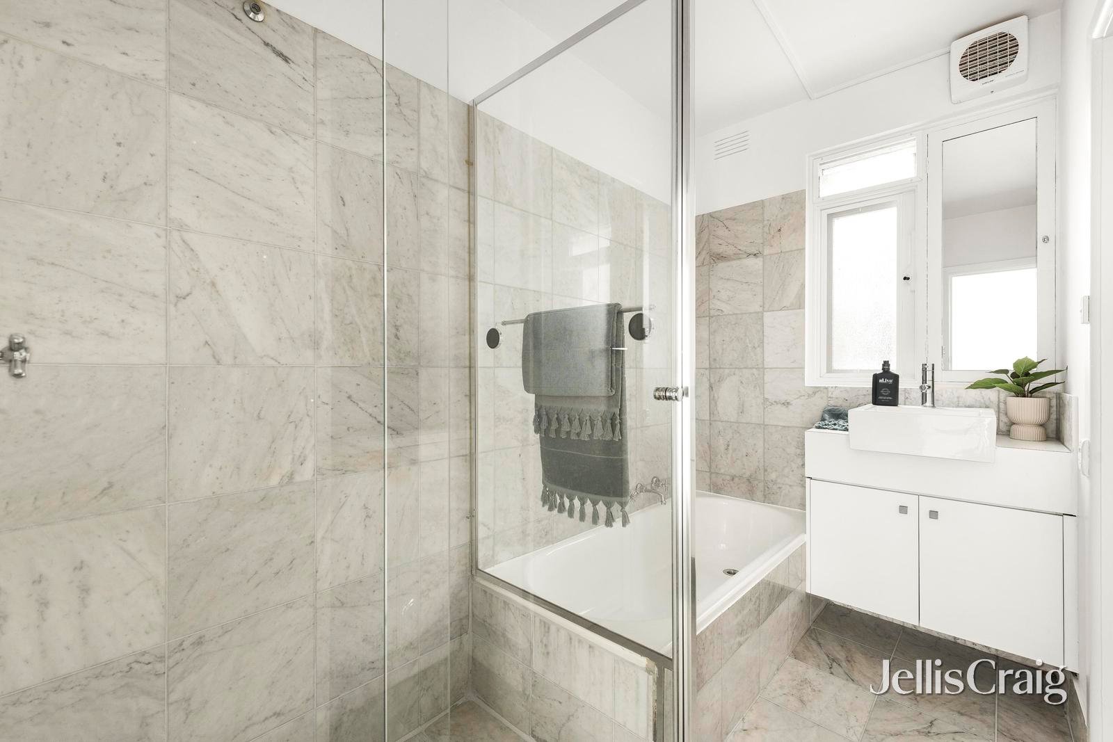 1/1 Greig Court, Elwood image 7