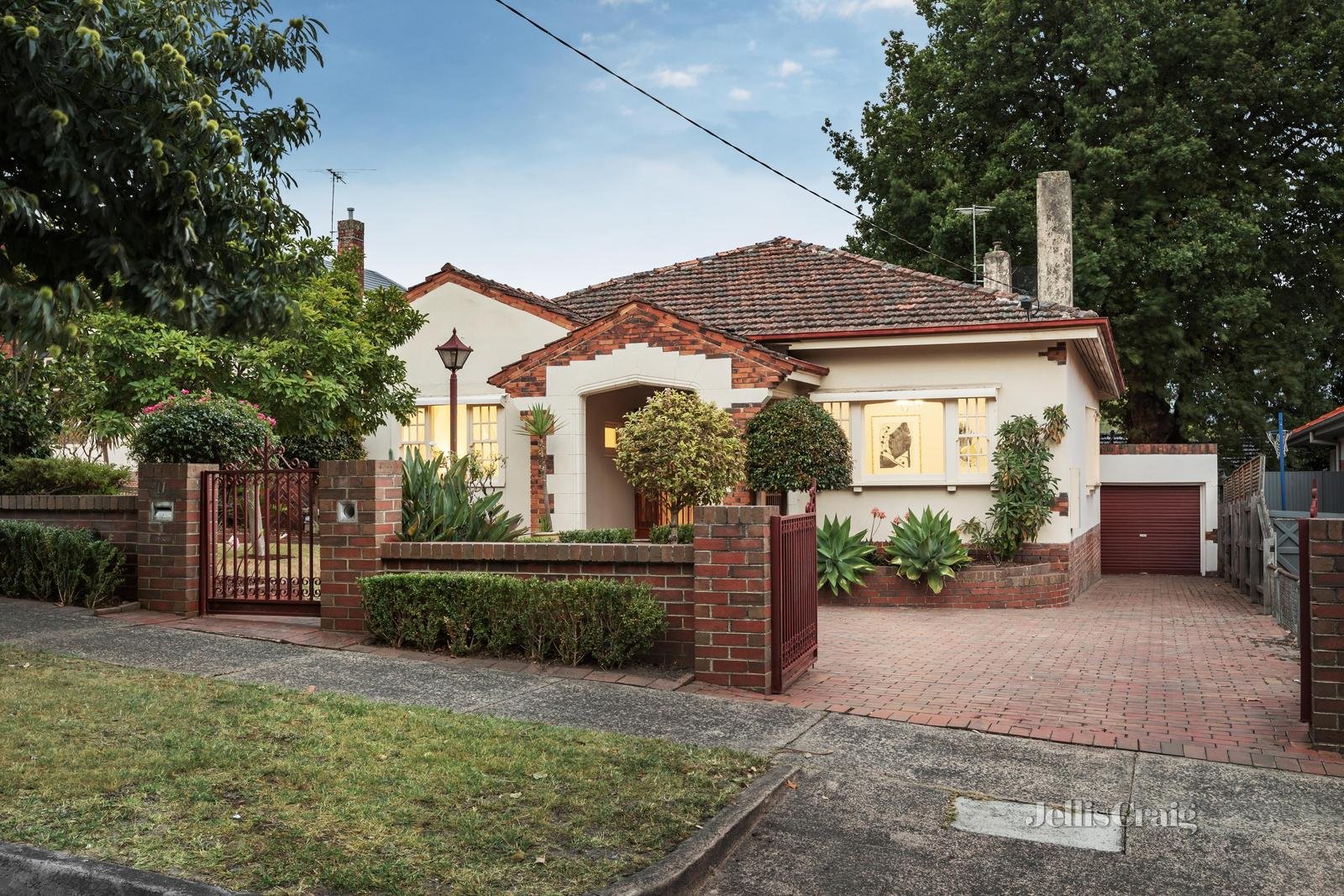 11 Griotte Street, Canterbury image 1