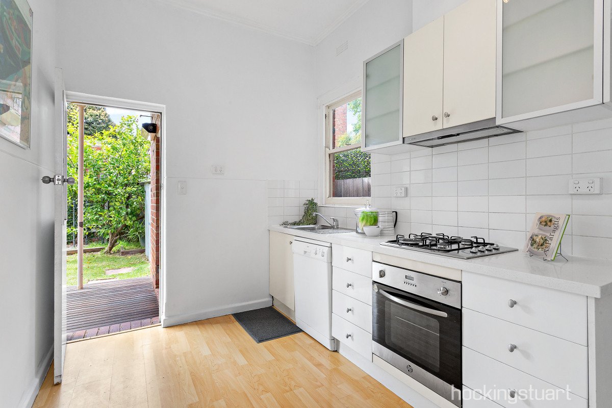 11 Grosvenor Road, Glen Iris image 4