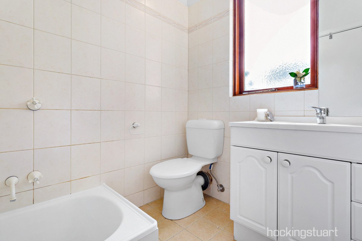 11 Grosvenor Road, Glen Iris image 6