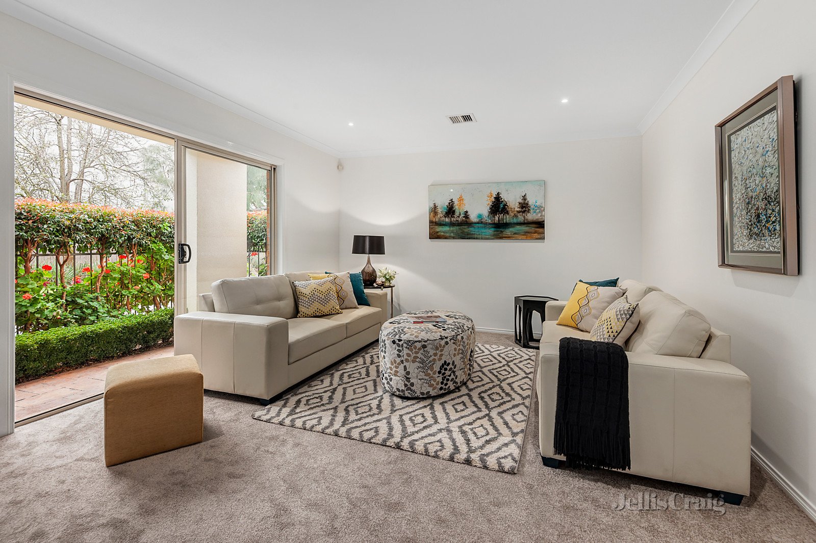 11 Gumleaf Lane, Mitcham image 3