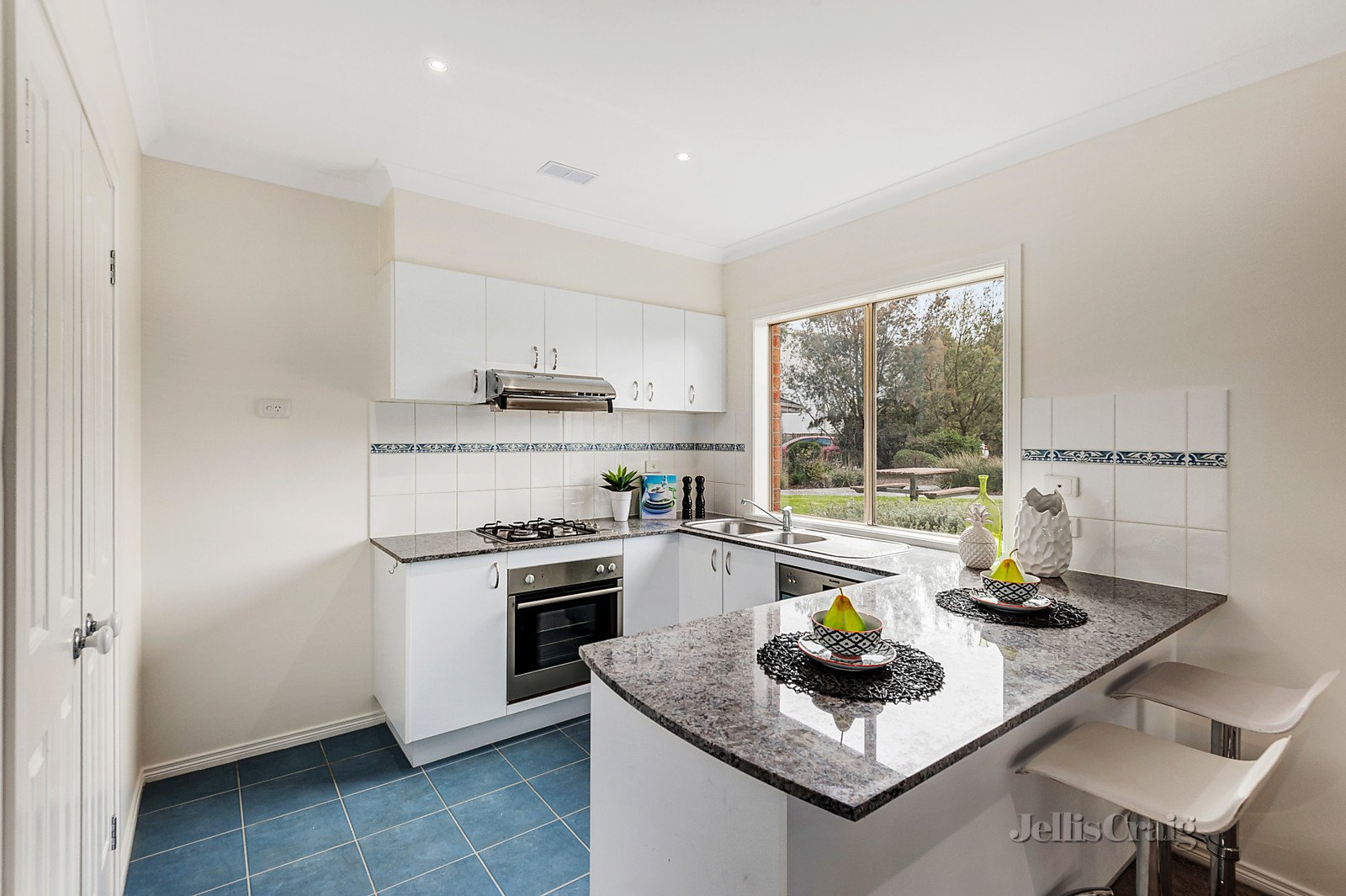 11 Gumleaf Lane, Mitcham image 5