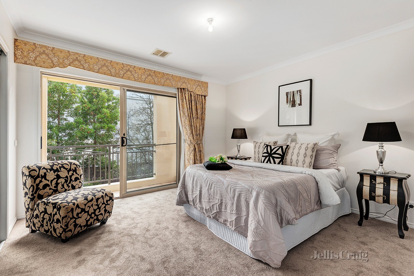 11 Gumleaf Lane, Mitcham image 6