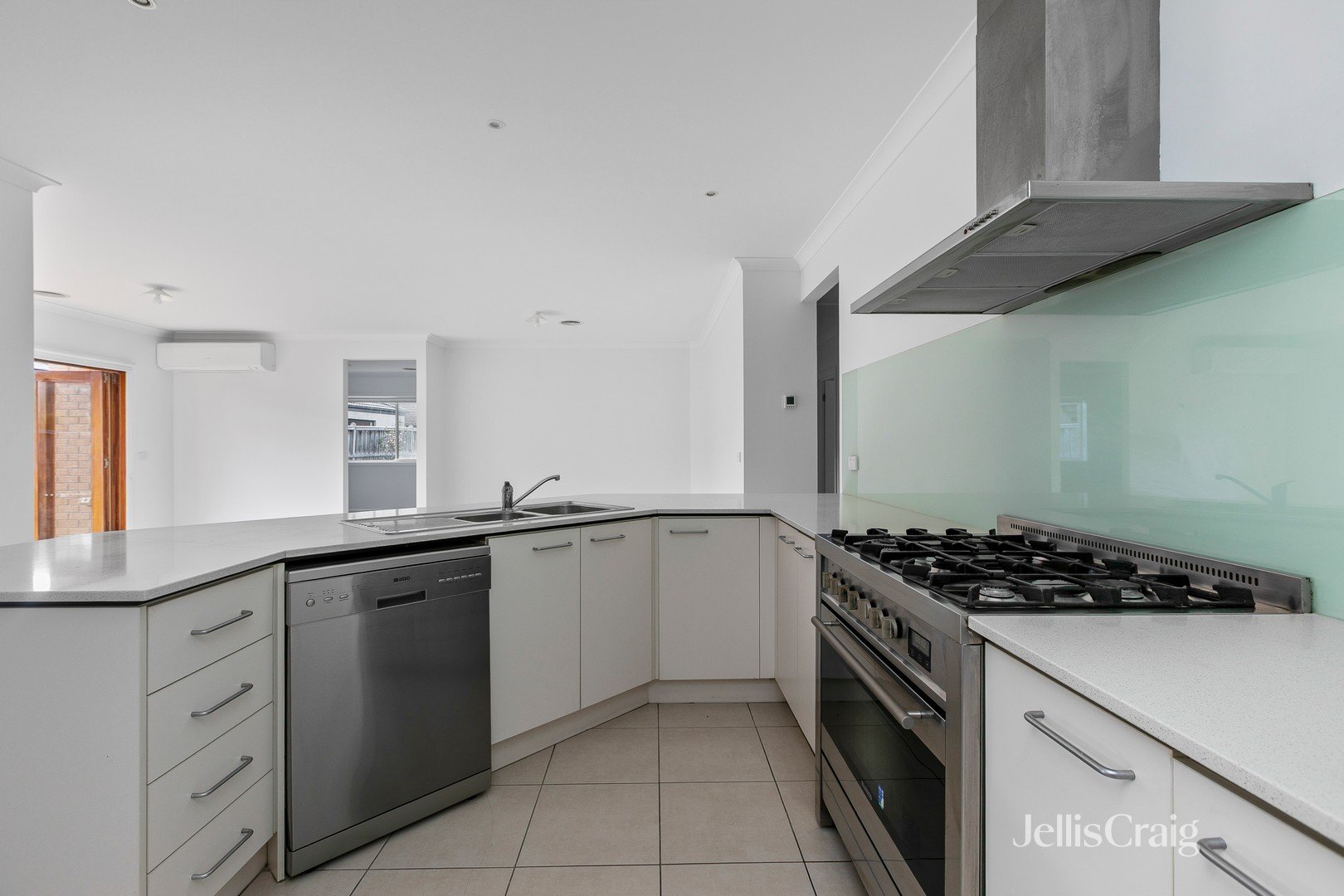 11 Hanworth Avenue, Williams&nbsp;Landing image 3
