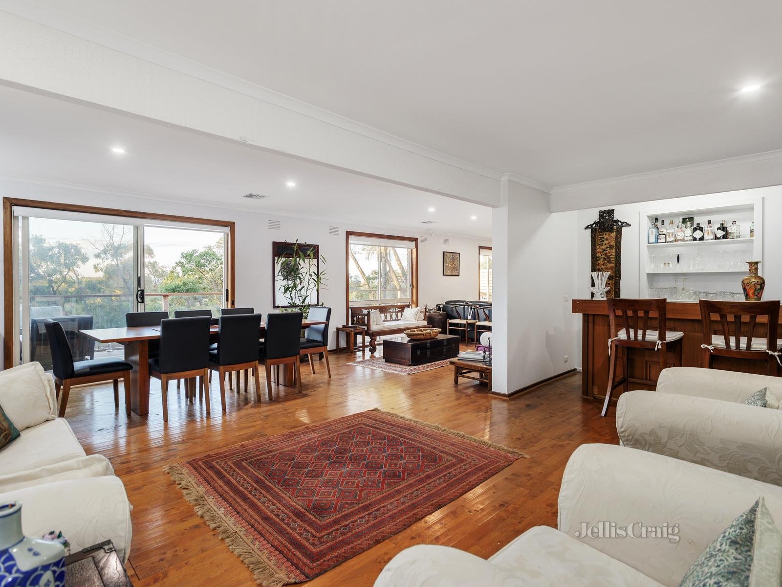 11 Heatherlea Drive, Wheelers Hill image 3