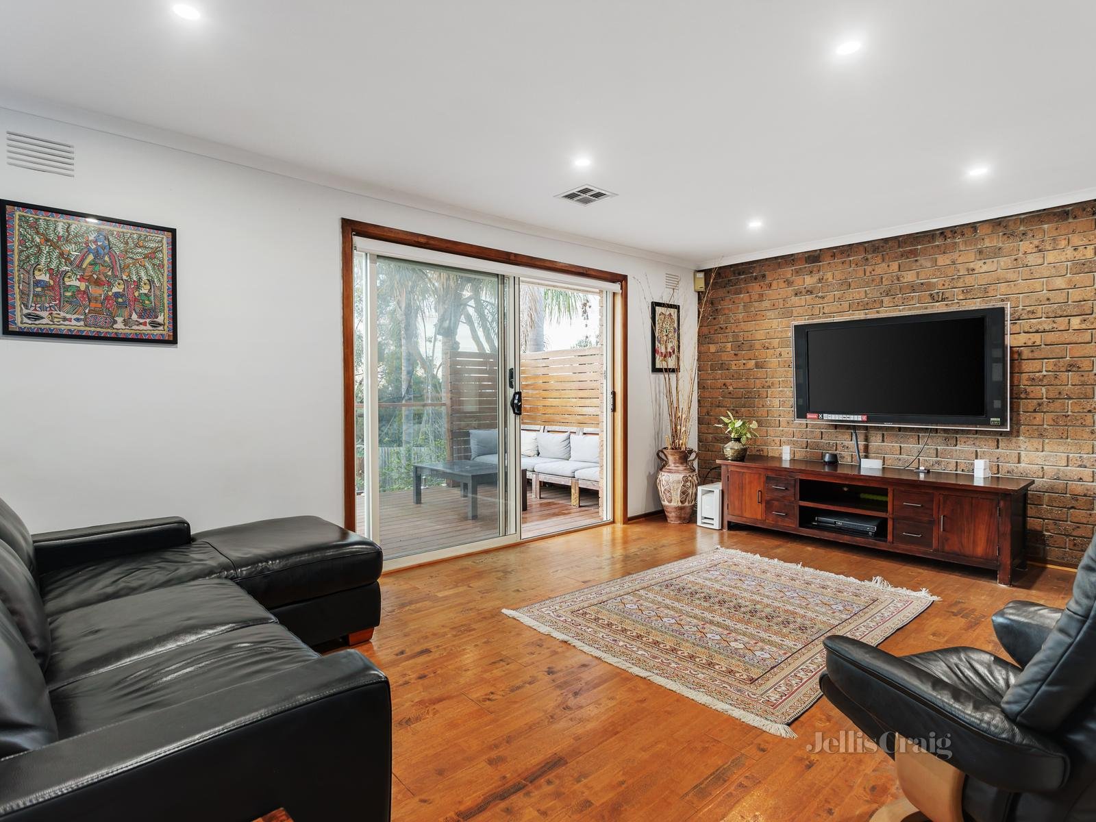 11 Heatherlea Drive, Wheelers Hill image 6