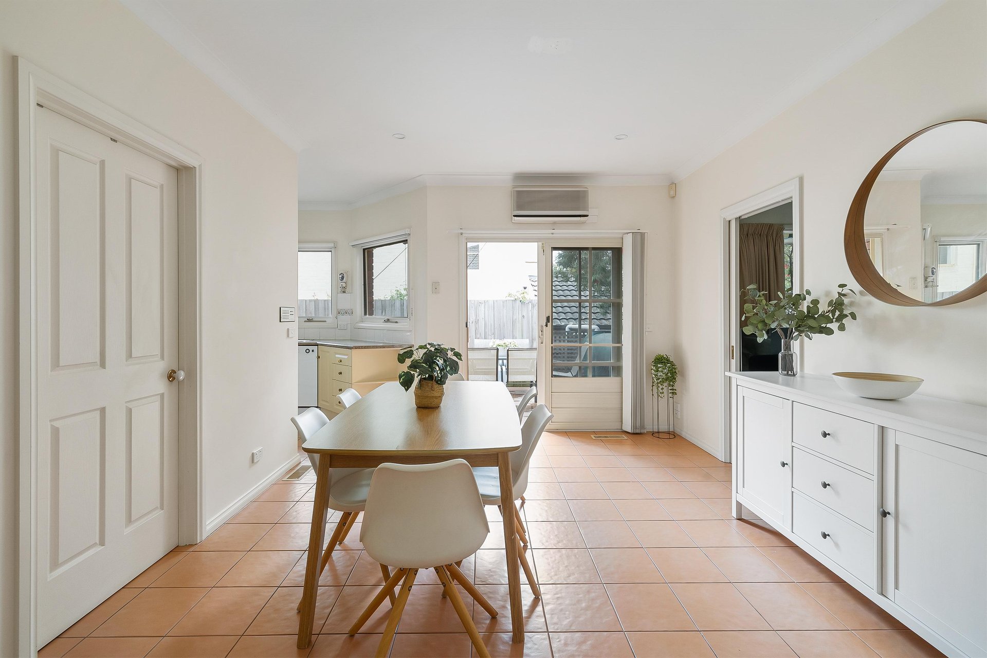 1/1 Henry Street, Balwyn image 3