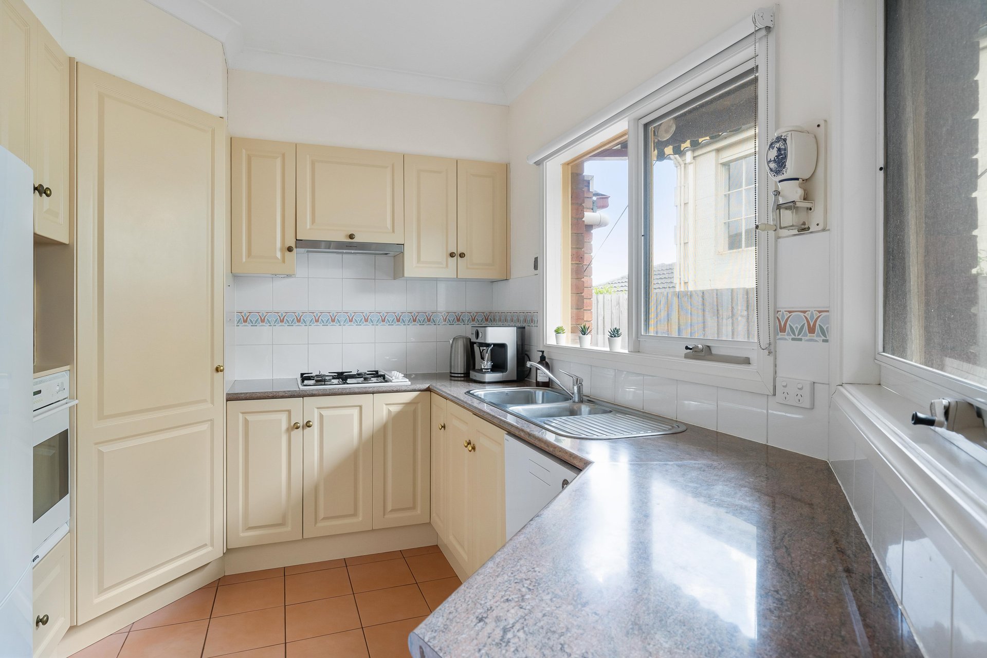 1/1 Henry Street, Balwyn image 4