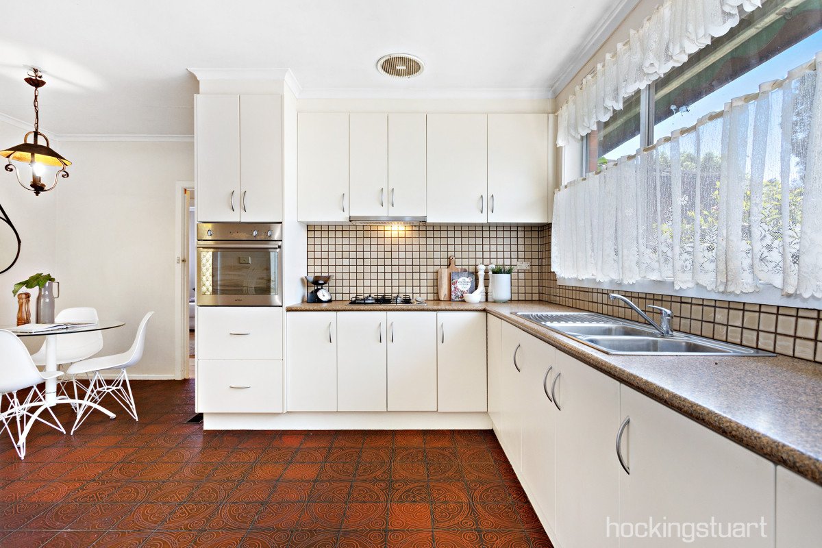 11 Highview Grove, Burwood East image 5