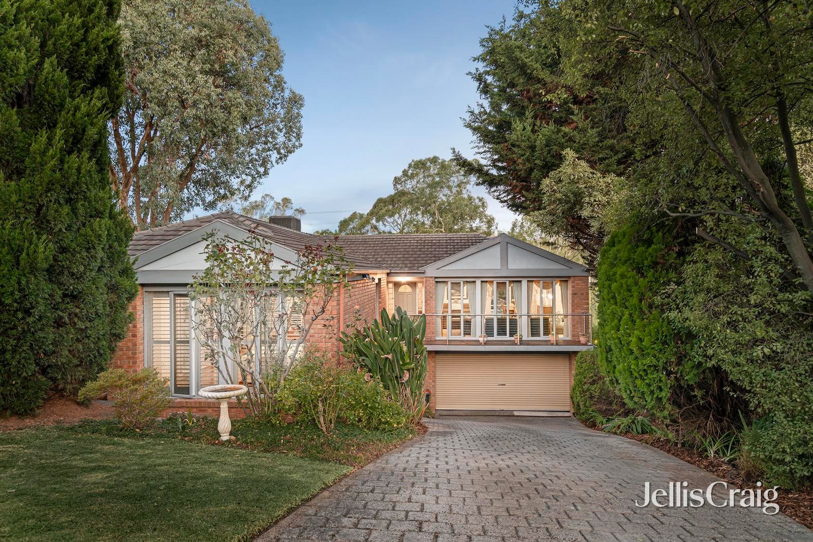 11 Hillcrest Court, Donvale image 1