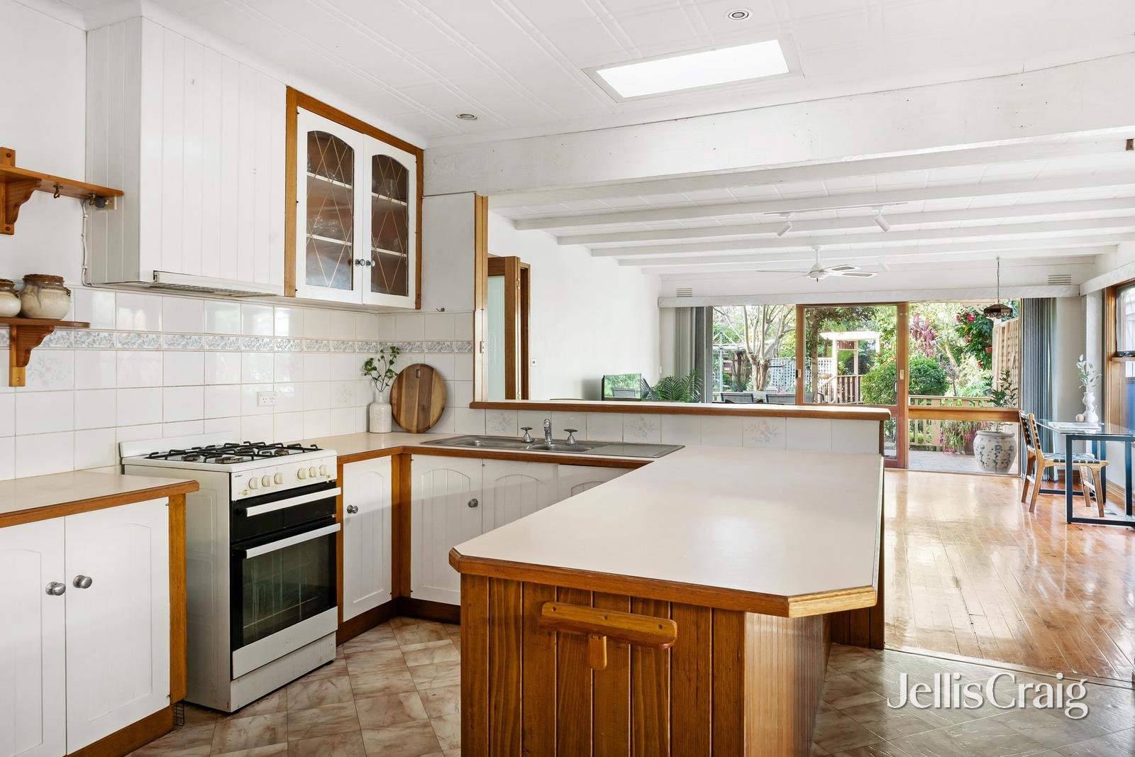 11 Hilltop Avenue, Macleod image 7
