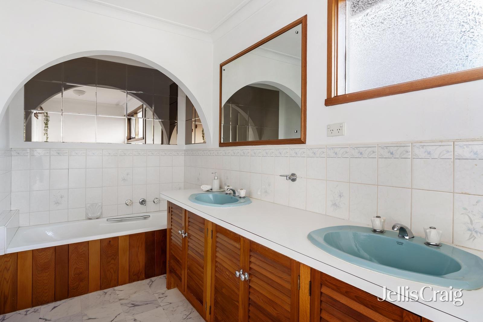 11 Hilltop Avenue, Macleod image 10
