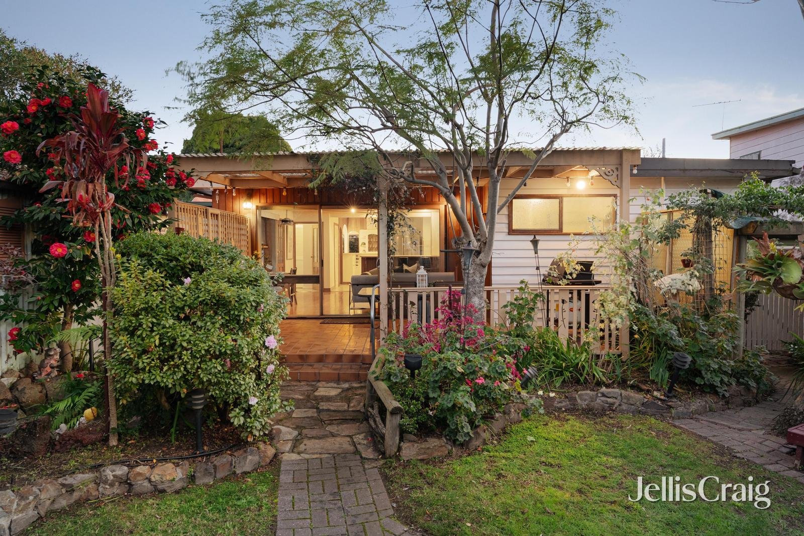 11 Hilltop Avenue, Macleod image 15