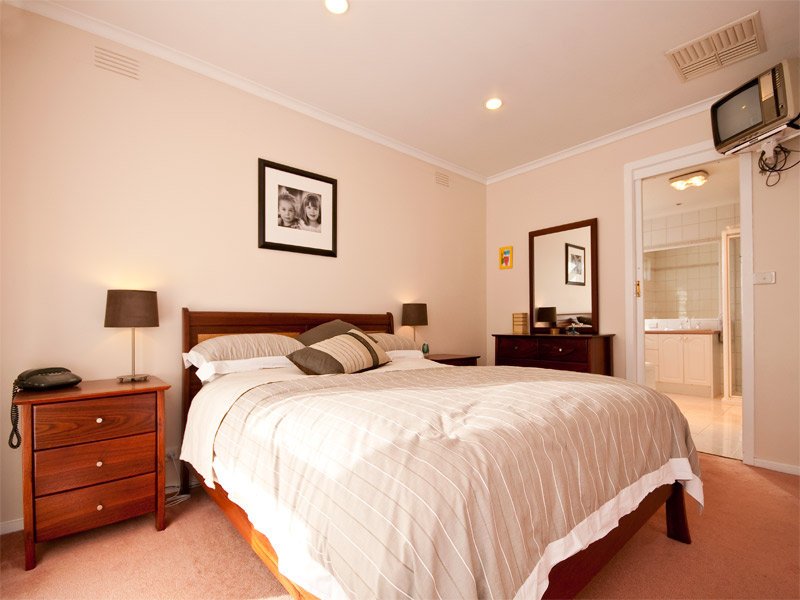 11 Houston Court, Box Hill South image 5