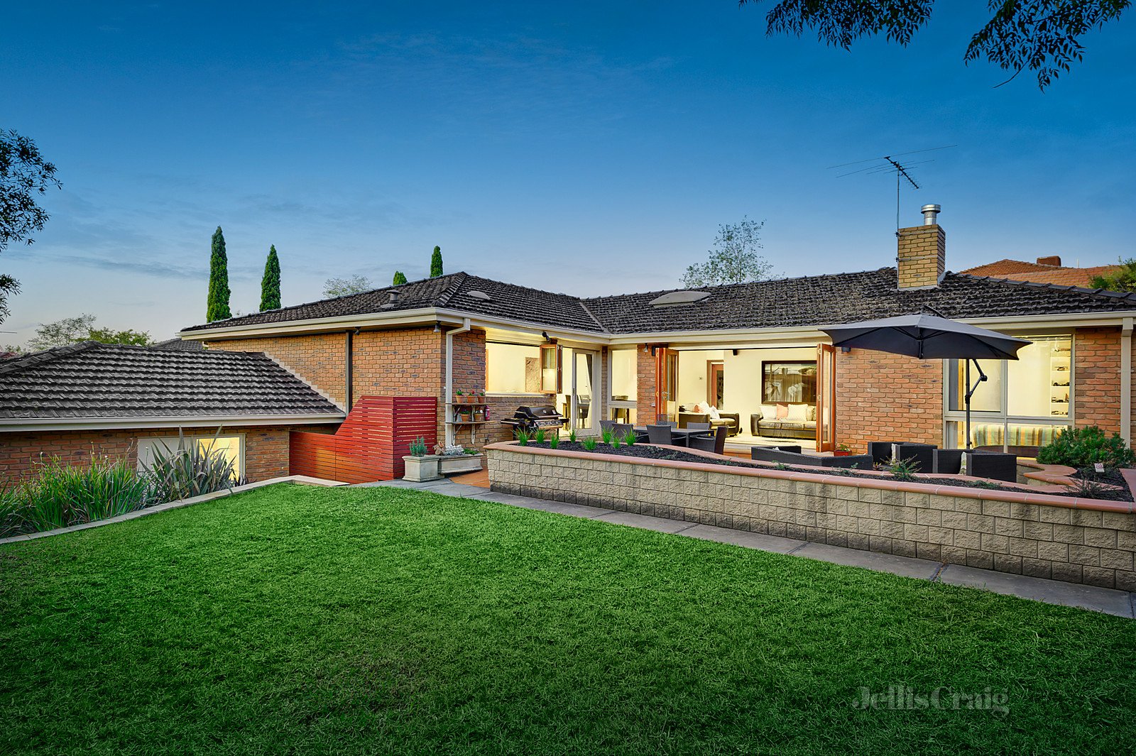 11 Huntingfield Drive, Doncaster East image 12