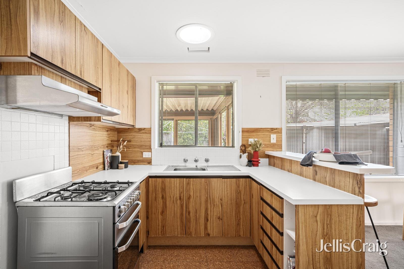 11 Jells Road, Cheltenham image 4