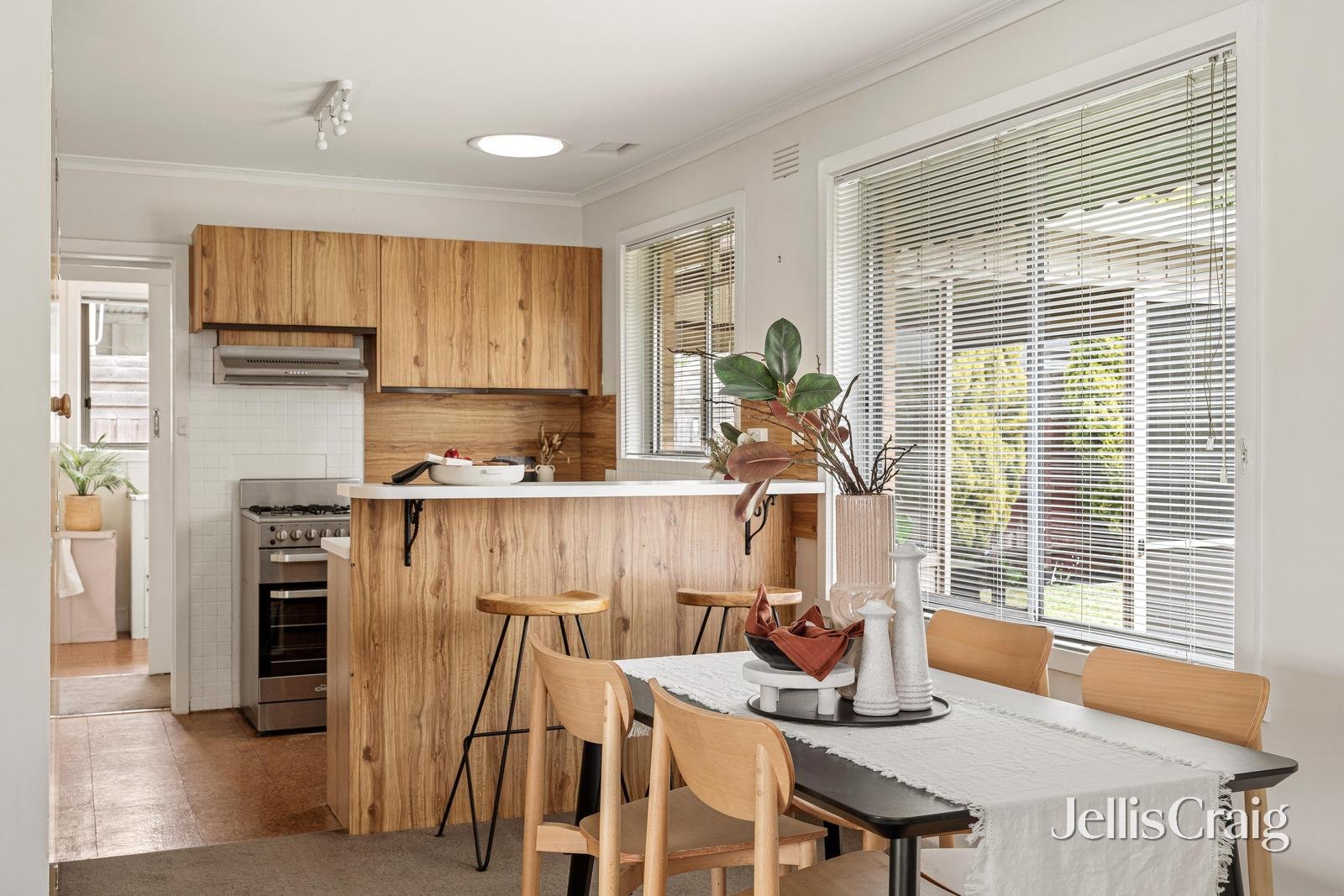 11 Jells Road, Cheltenham image 5
