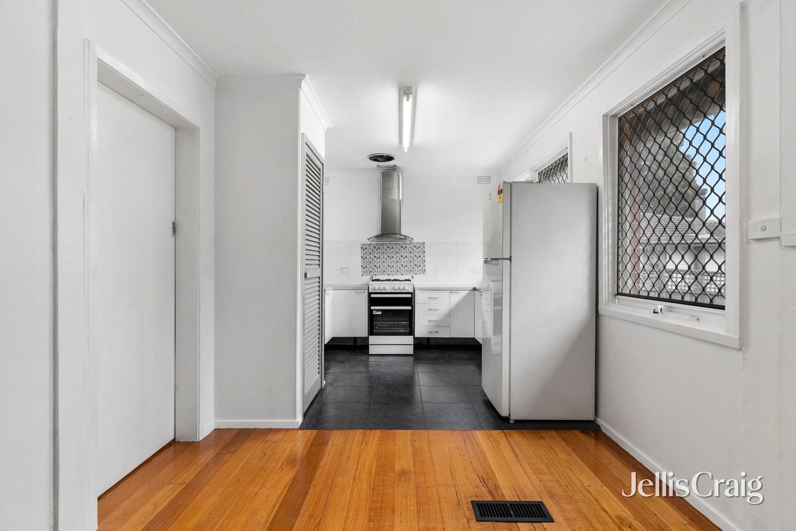1/1 Joyce Avenue, Glen&nbsp;Waverley image 5