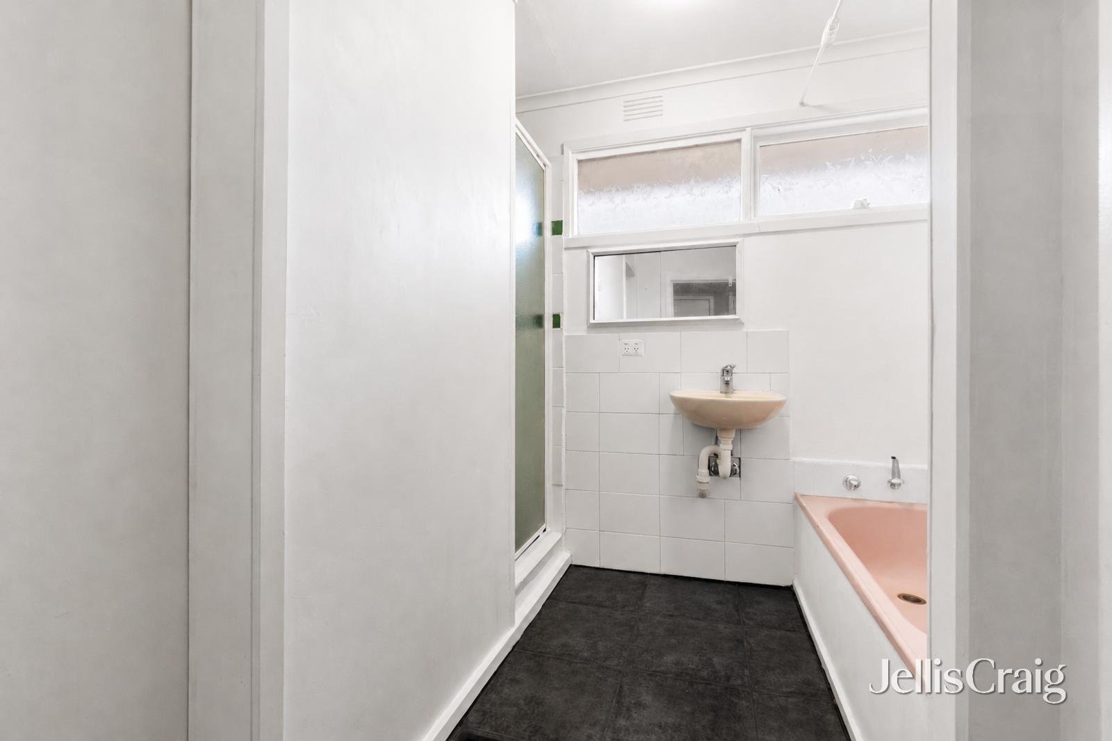 1/1 Joyce Avenue, Glen&nbsp;Waverley image 6