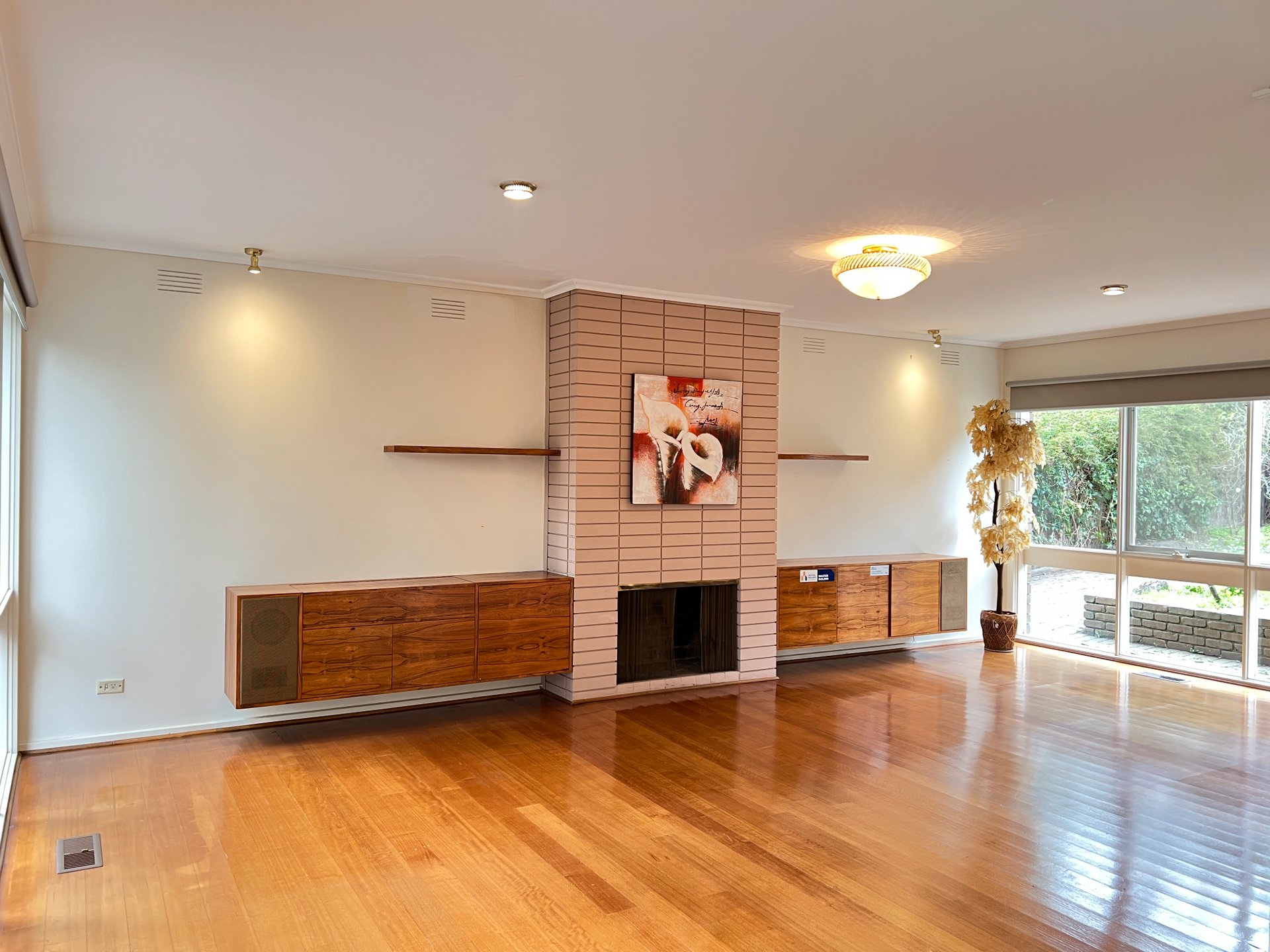 Property Gallery Thumbnail 3