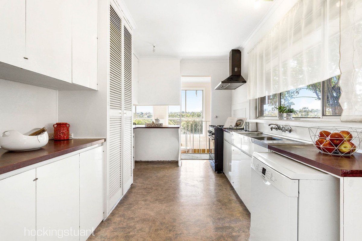 11 Kelvinside Street, Balwyn North image 2