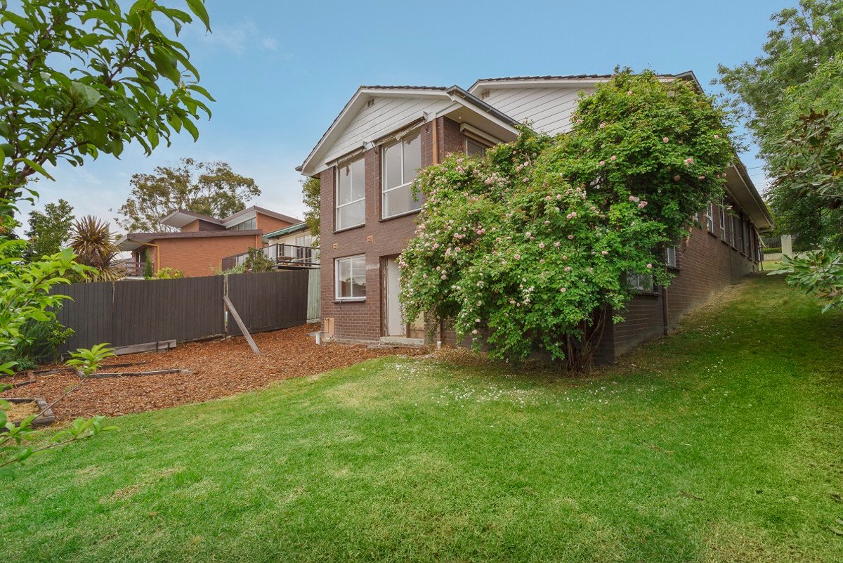 11 Kelvinside Street, Balwyn North image 6