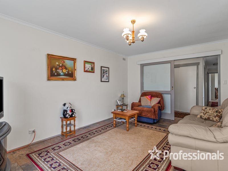 11 Levendale Avenue, Mooroolbark image 3