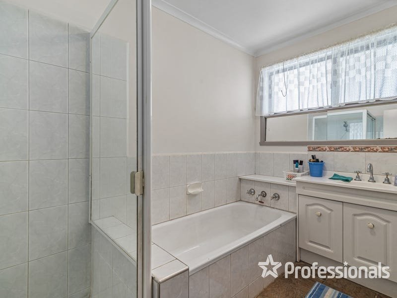 11 Levendale Avenue, Mooroolbark image 12