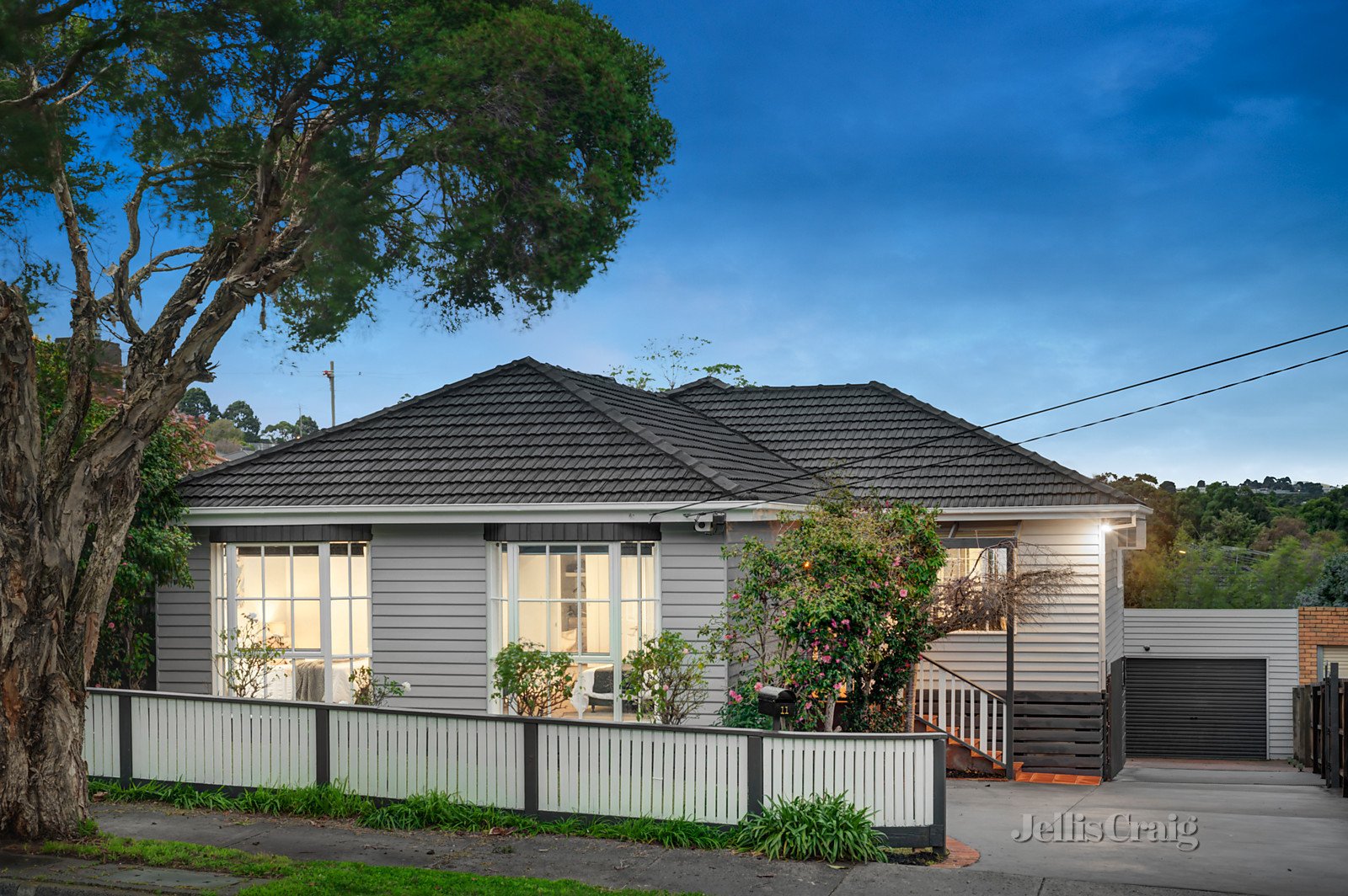 11 Lewis Grove, Mount Waverley image 1