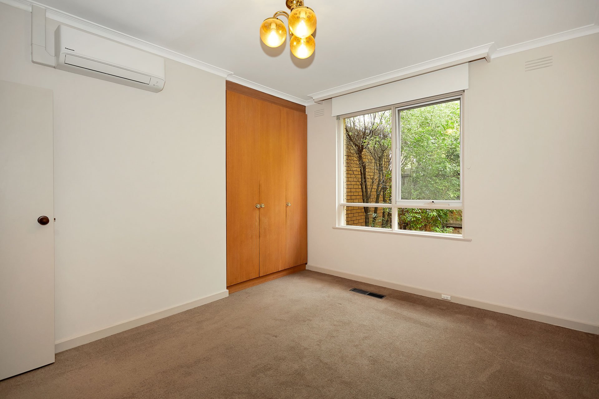 11 Loch Avenue, St Kilda East image 8