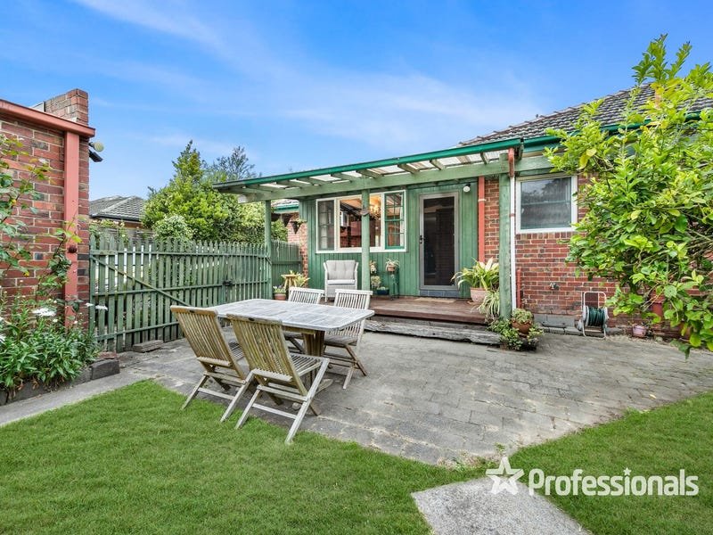 11 Loch Street, Kilsyth image 1