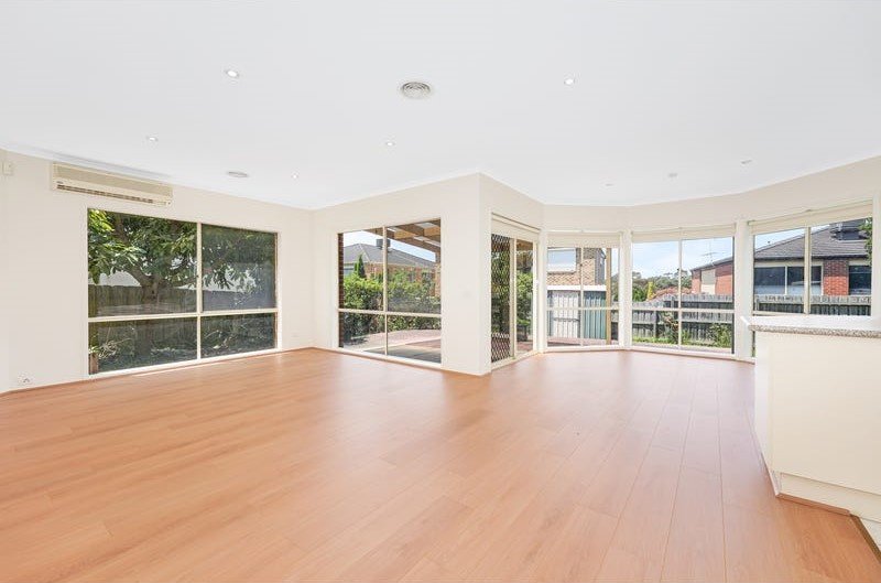 11 Lockens Avenue, Glen Waverley image 3