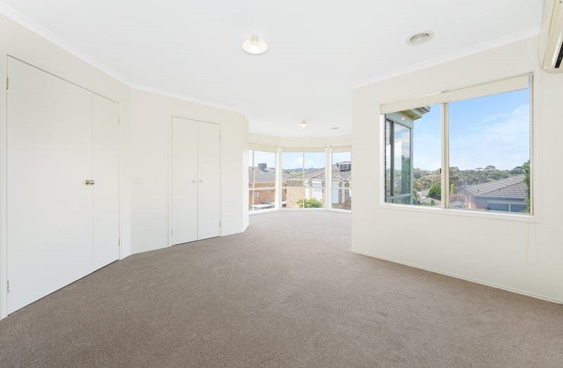 11 Lockens Avenue, Glen Waverley image 5