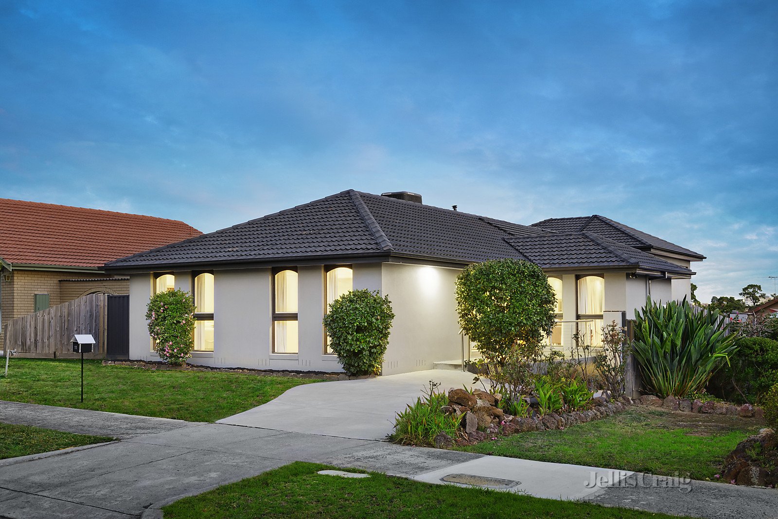 11 Loxley Court, Doncaster East image 1