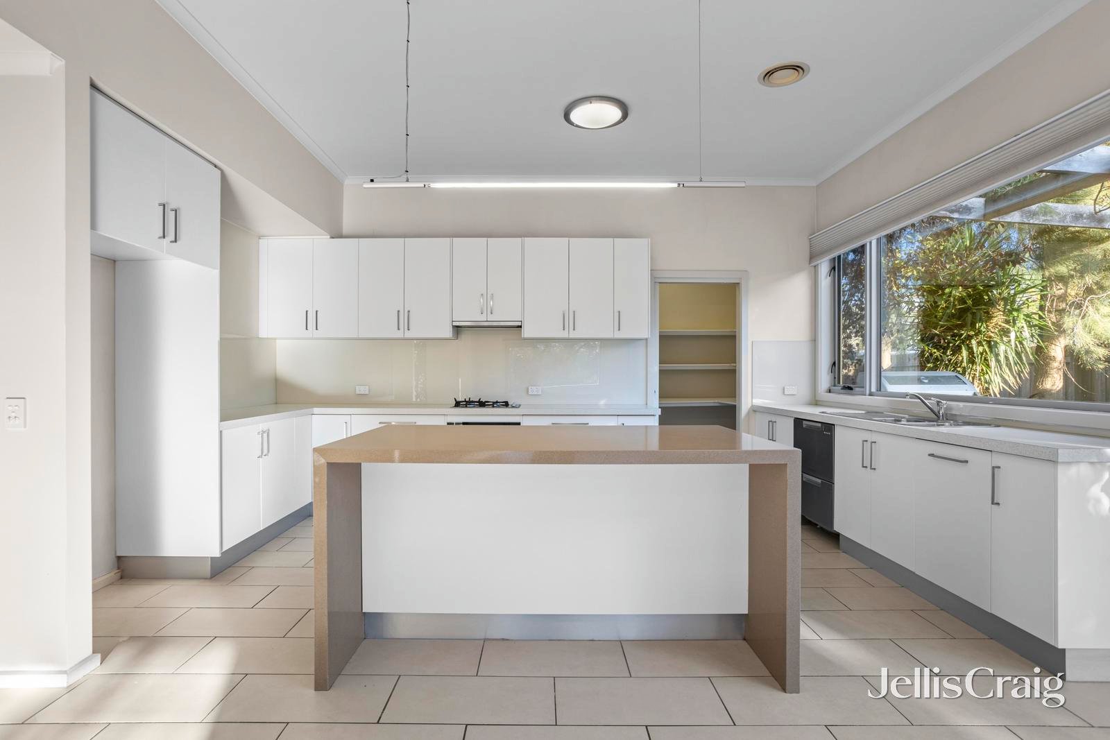 11 Main Road, Campbells Creek image 4
