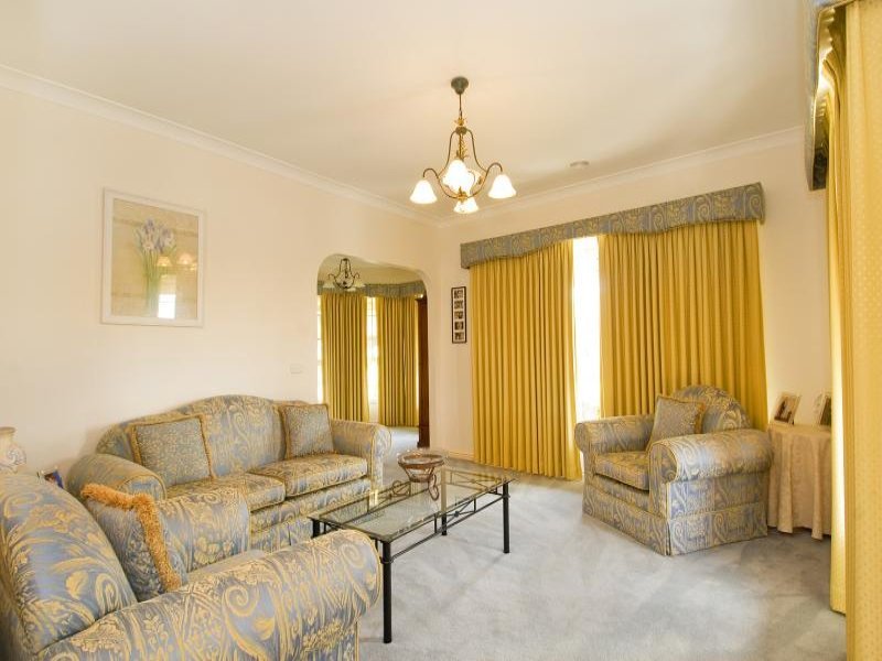 11 Malinda Crescent, Bell Park image 3