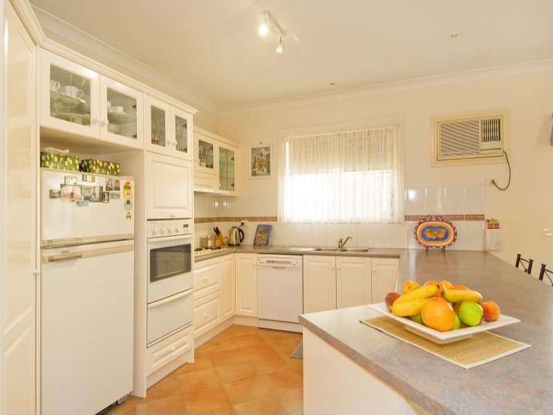 11 Malinda Crescent, Bell Park image 4