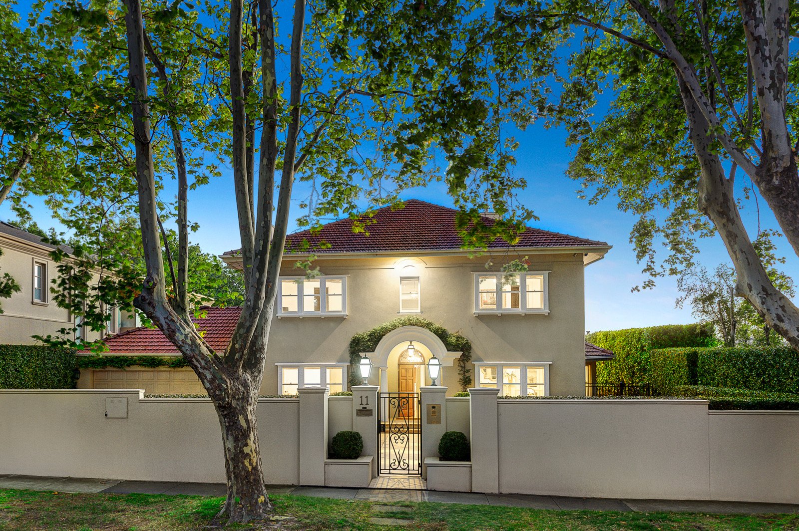 11 Maple Grove, Toorak image 1