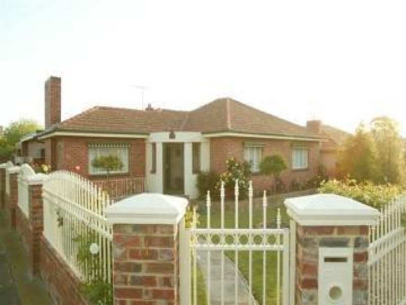 11 Mary Street, ESSENDON VIC 3040