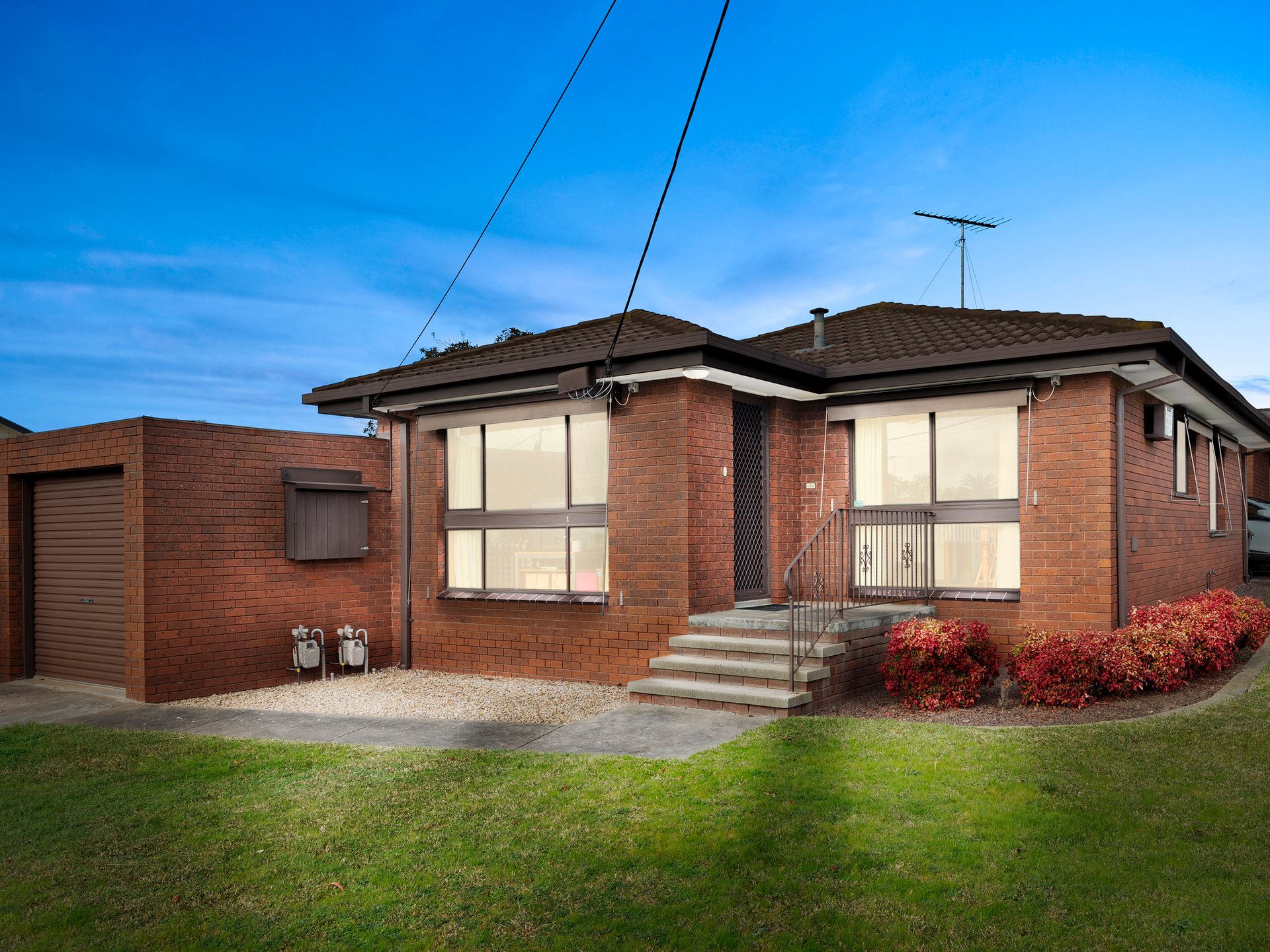 1/1 Mcdonald Street, Belmont image 1